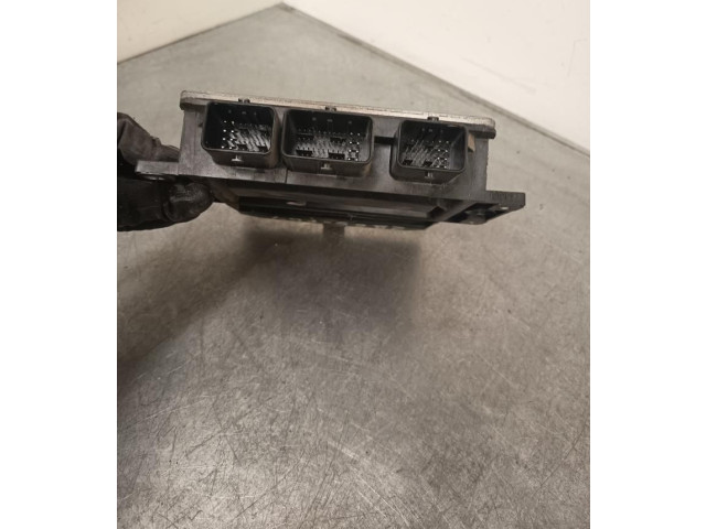 Блок управления двигателем Блок управления 8200513058   Dacia Logan I