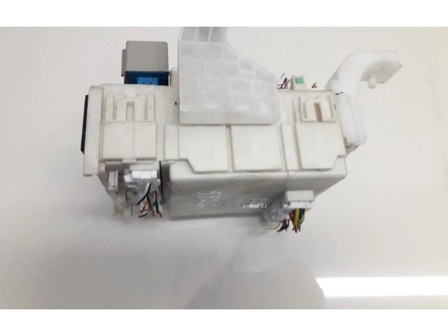 Блок предохранителей  306100072, 30610-0072   Toyota Prius (XW20)    