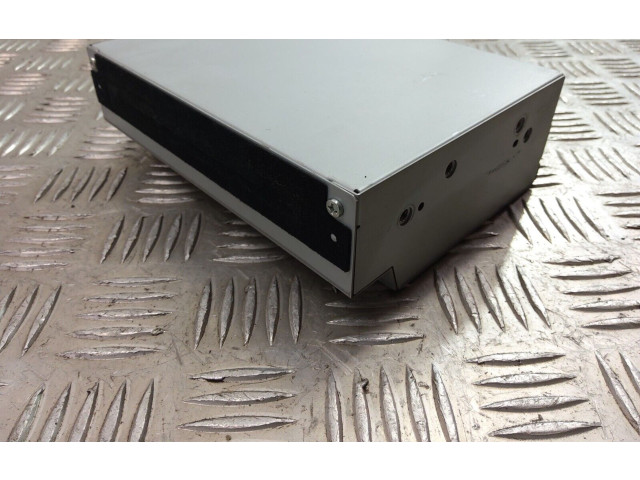 Радио/ проигрыватель CD/DVD / навигация