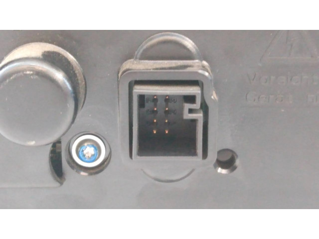 Радио/ проигрыватель CD/DVD / навигация