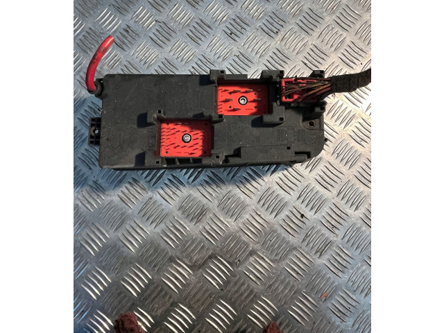 Блок предохранителей 13112918, 460023260 Opel Vectra C