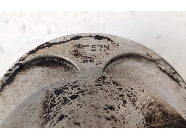 Píst Subaru Outback (BT)