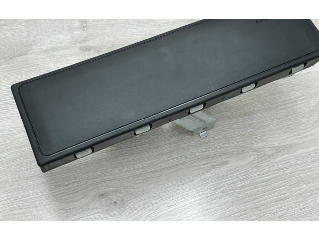 Подушка безопасности для колен 57B880841D Skoda Karoq