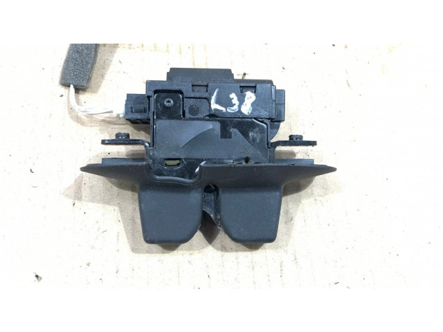 Замок задней крышки