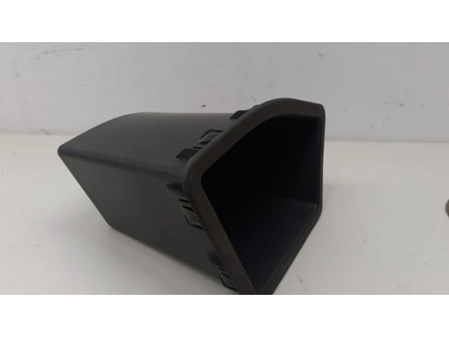 Задняя крышка (багажника)