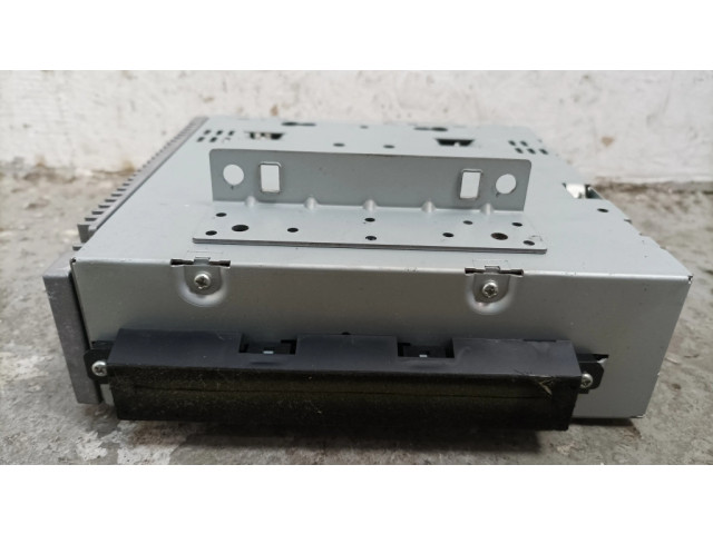 Радио/ проигрыватель CD/DVD / навигация