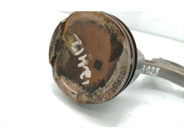 Поршень с шатуном Skoda Octavia Mk3 (5E)