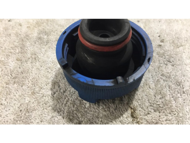 Крышка расширительного бачка охлаждающей жидкости