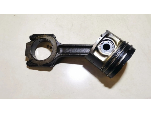 Píst Alfa Romeo 156 pro naftový motor 2.4