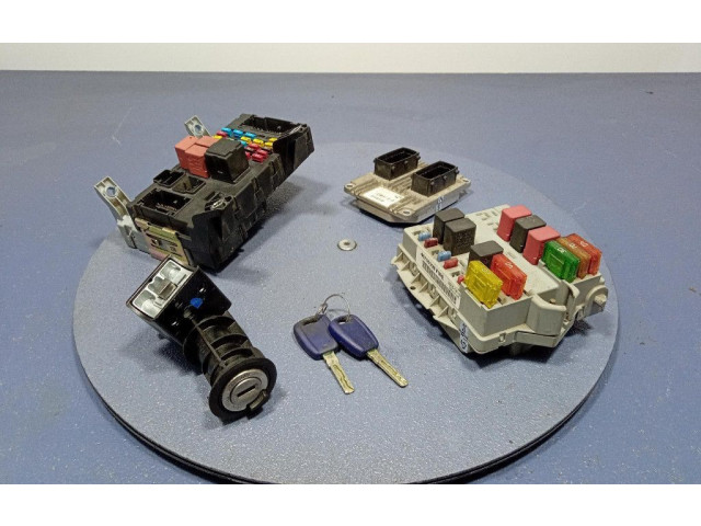 Блок управления двигателем Блок управления 51779527, 51779527 Fiat Albea