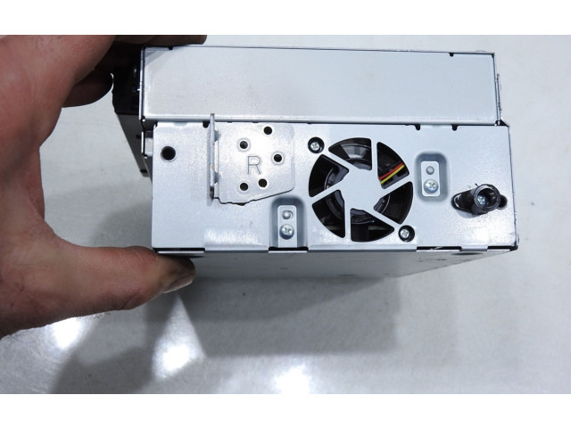 Радио/ проигрыватель CD/DVD / навигация