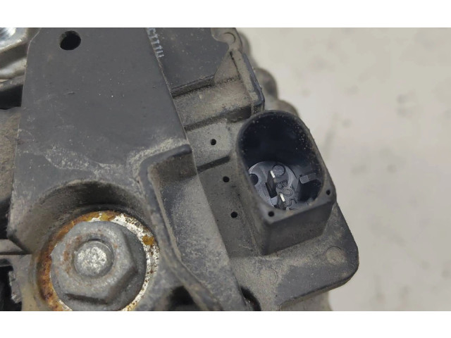 Генератор 0124525050, 305518140   Volkswagen Caddy      