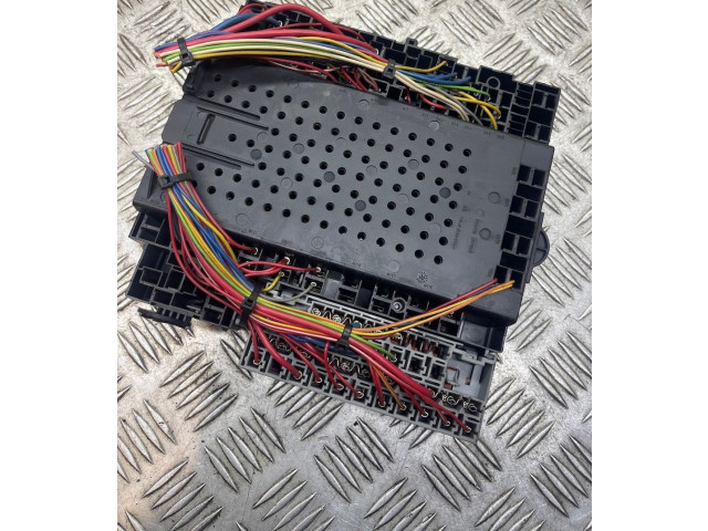 Блок предохранителей 9162438 Volvo S60