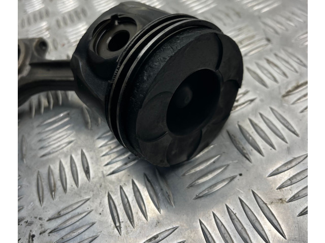  Поршень с шатуном  81L79, 81L79  Volvo V70  