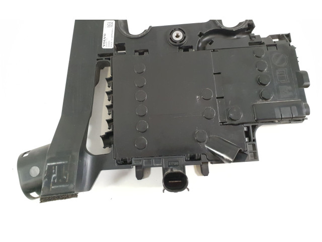 Блок предохранителей 32200114, 19716000002   Volvo S60    