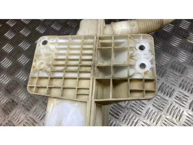 Бачок оконной жидкости