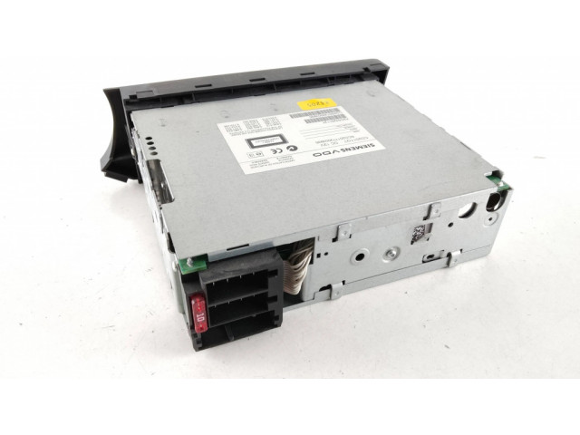 Радио/ проигрыватель CD/DVD / навигация