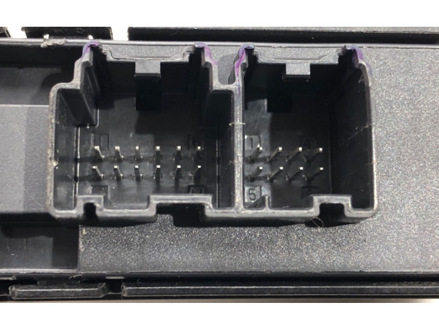 Блок управления 068413485AC   Jeep Compass