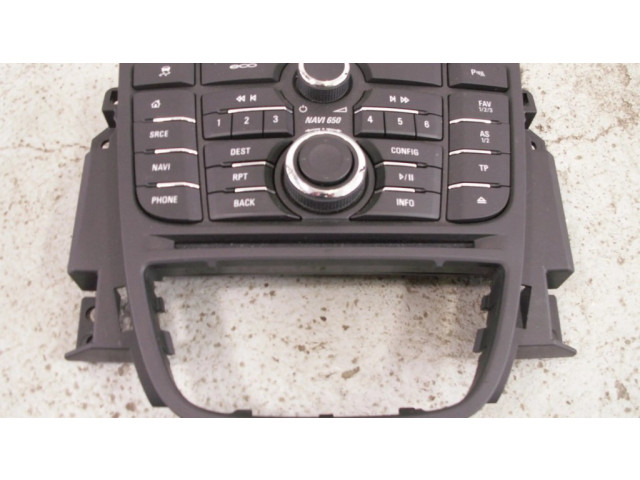 Радио/ проигрыватель CD/DVD / навигация