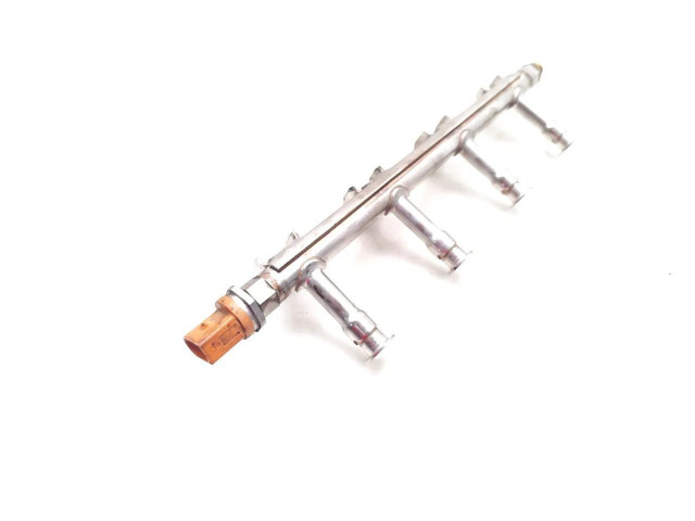 Топливная рампа 03F133320C, 06J906051D   Skoda Fabia Mk2 (5J)   для двигателя CBZB