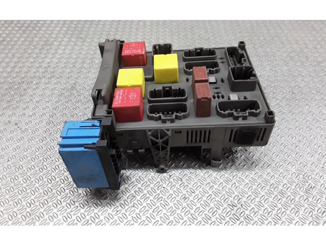 Pojistková skříňka 8200004201E Renault Espace IV 2003