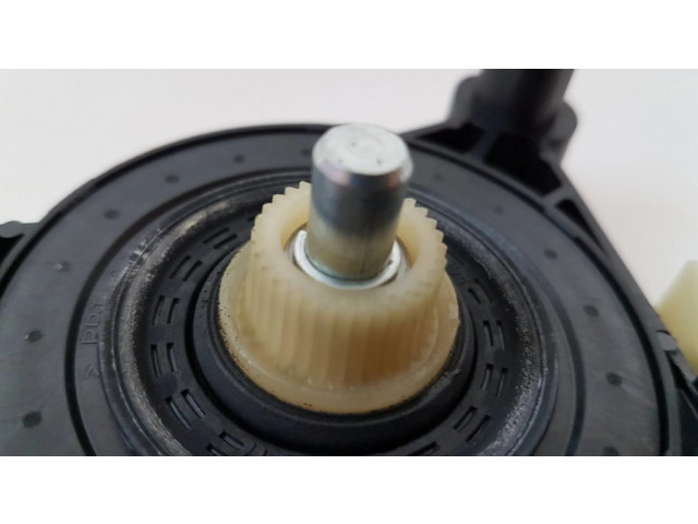 Передний двигатель механизма для подъема окон