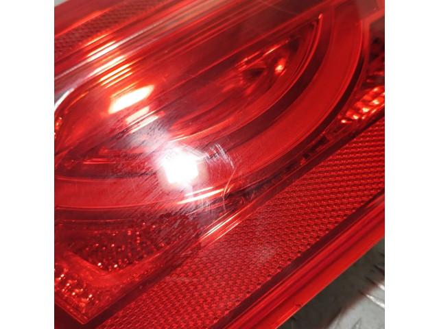 Задний фонарь Jaguar XE 2015- года