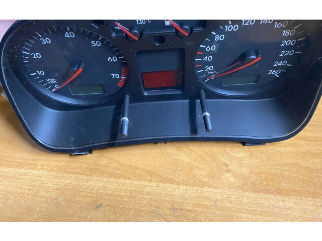 Спидометр (приборный щиток) 1J0920825A, 0710520018 Volkswagen Bora 1999
