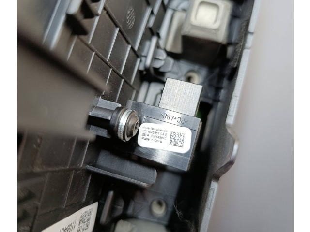 Дисплей    108954300J, 110506100J   Tesla Model 3