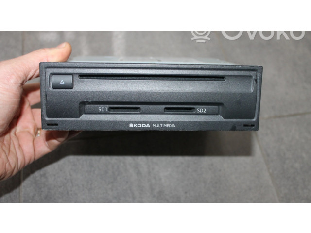 Радио/ проигрыватель CD/DVD / навигация