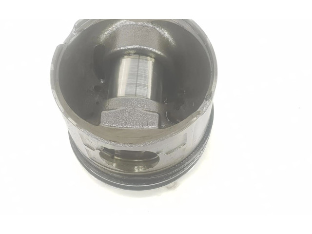 Píst 11217786998 BMW X5 E53 2.9