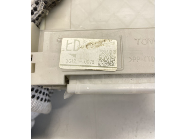 Pojistková skříňka 8273030L50 Lexus GS 250 350 300H 450H 2014