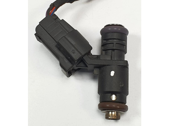 Форсунка 04E906031F    Skoda Fabia Mk3 (NJ)   