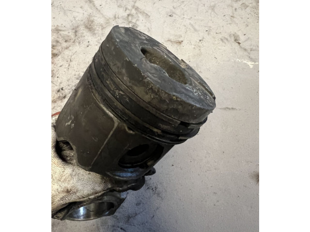 Píst Renault Vel Satis