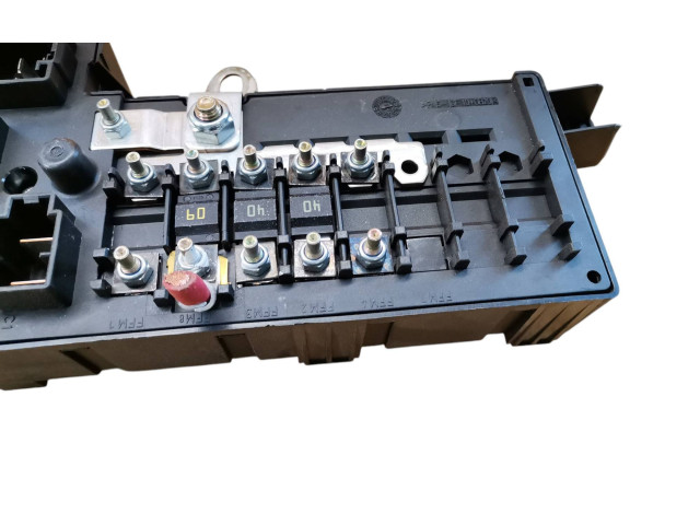 Блок предохранителей 30728008, 518829106 Volvo S80