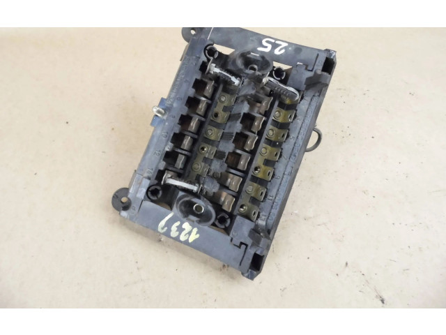 Блок предохранителей  1235400650   Mercedes-Benz W123    