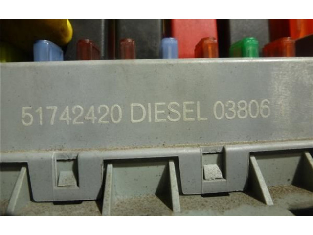 Блок предохранителей 51742420 Alfa Romeo GT