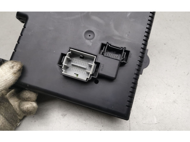 Блок предохранителей 8688264, 12217789   Volvo S80    