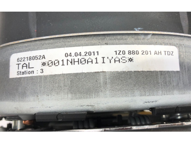 Подушка безопасности водителя 1Z0880201AH   Skoda Octavia Mk2 (1Z)