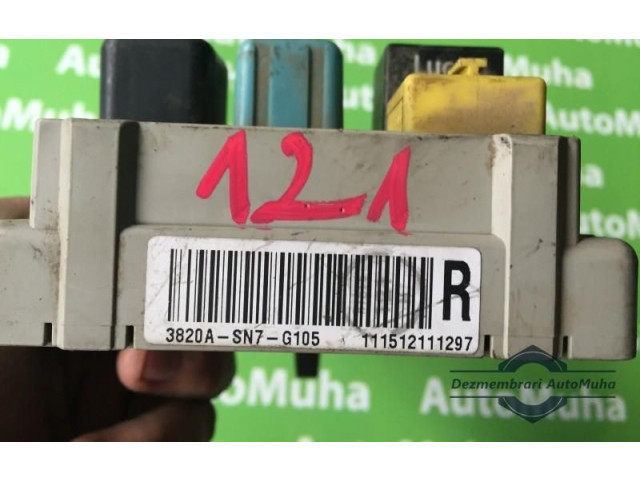 Блок предохранителей 3820A-SN7-G105, 3820ASN7G105 Rover 600