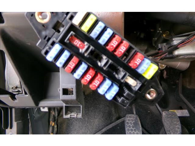 Pojistková skříňka Suzuki Ignis 2000