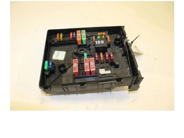 Блок предохранителей 1K0937125D   Skoda Yeti (5L)    