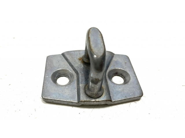 Передняя петля замка