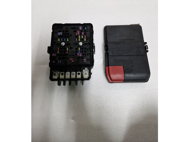 Блок предохранителей  68347002AE   Jeep Grand Cherokee WL    