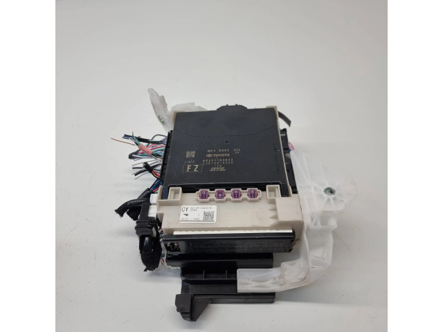   Pojistková skříňka 8273033Q30B   Lexus ES VII XZ10 2019