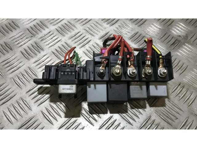 Блок предохранителей 8l0941822 Skoda Octavia Mk1 (1U)