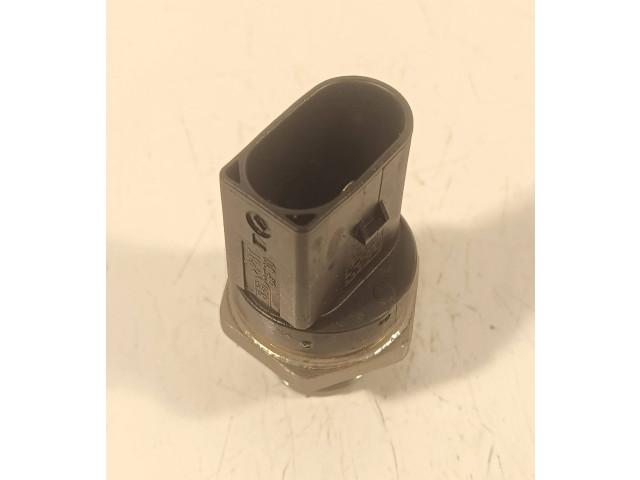 Vstřikovací lišta A0061537828 Mercedes-Benz E C207 W207 Om642