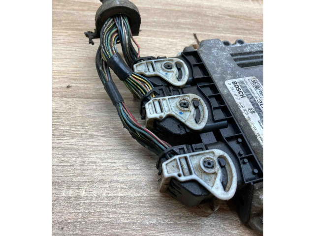 Блок управления двигателем Блок управления 5M6112A650BA, 0281012530 Mazda 3 I