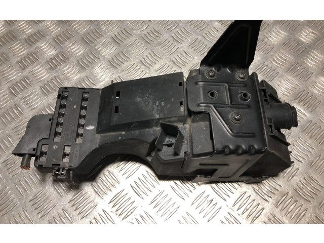 Блок предохранителей  9168986   Volvo S80    