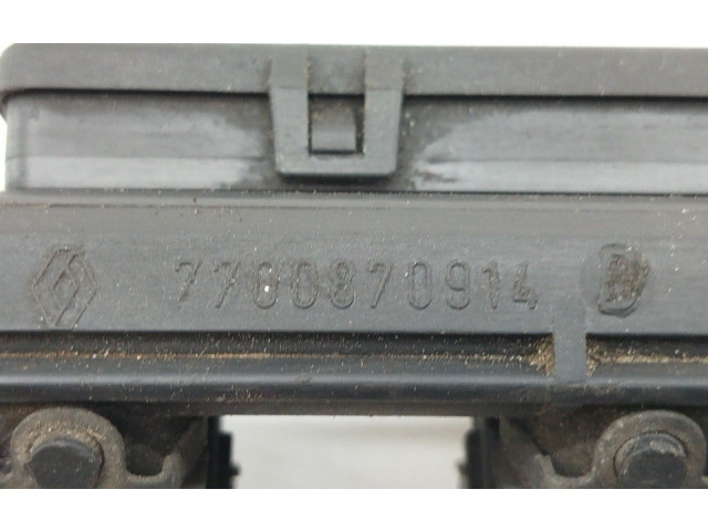Топливная рампа 7700870914 Renault Clio II